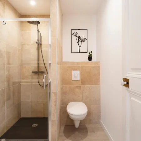Charme Poincare Apartment *